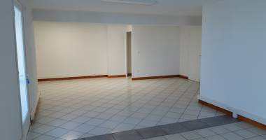  bureau d'une superficie de 49 m2 environ