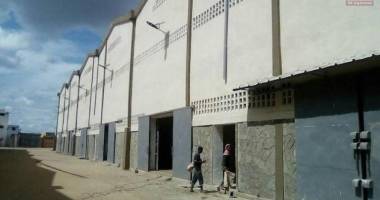 a louer des entrepôts de 600m2 dans une zone sécurisée et facile d'accès à anosizato