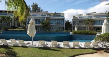 aussi rare qu’exceptionnelle, appartement luxueux pied dans l'eau à louer long terme à flic en flac.