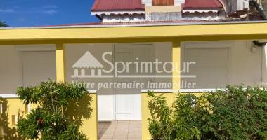 basse terre- maison de ville - mitoyenne sur un coté