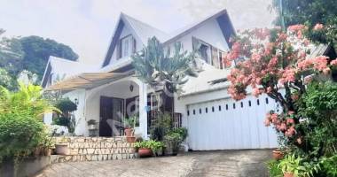 maison type 6 à vendre sur st denis (la bretagne) 97400