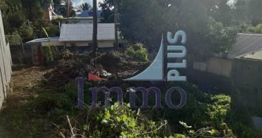 terrain à bâtir d'une superficie cadastré de 379 m2