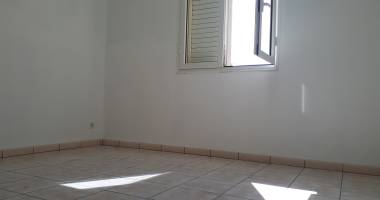 a louer bureaux d'env. 90 m2 st benoit ville.