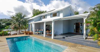 magnifique villa de 6 pièces + 2 dépendances, avec piscine et vue sur la mer, à vendre à la montagne - ref 251882