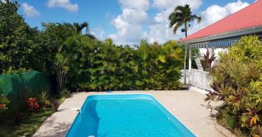 location villa f5 avec piscine, et garage - la jaille