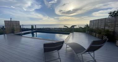 villa t3 meublée avec vue mer exceptionnelle et piscine privée à vieux-habitants