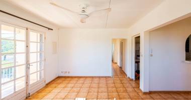 appartement t4 en résidence privée situé à ste clotilde, proche de toutes commodités.