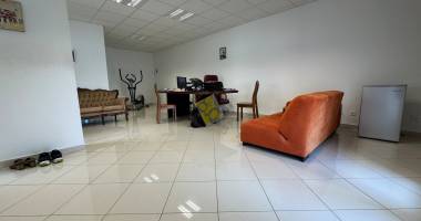 a louer locaux professionnel/bureaux ste clotilde