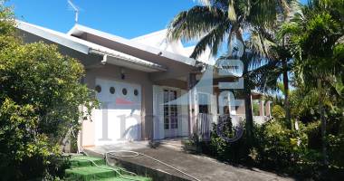 villa 5 pièces de plain-pied d'une superficie totale de 248 m2