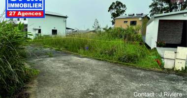a vendre en exclusivité un terrain constructible de 420 m² à proximité immédiate du centre ville de la plaine des palmistes