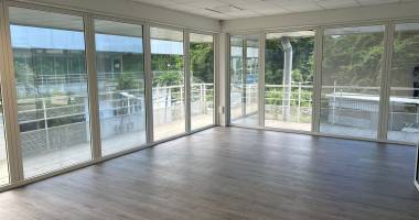 location local de 70m2 divisé en 3 bureaux jarry