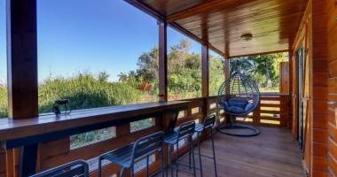 maison de type chalet f4, 105 m2 aux avirons, bas du tevelave
