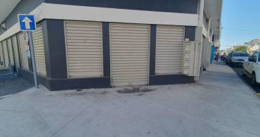 a louer local commercial de 250 m² centre ville de st pierre 