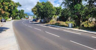 terrain viabilisé de 425 m² idéal pour commerce ou activité libérale à saint-benoît – visibilité exceptionnelle sur la route des plaines