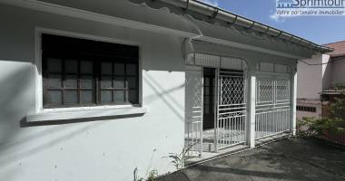 bouillante - maison t4 de 66 m2, bourg