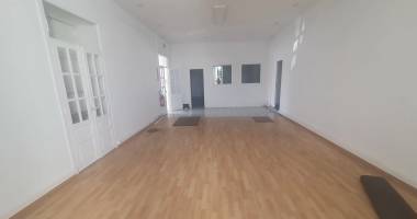 local - 7 pièces - 250 m²
