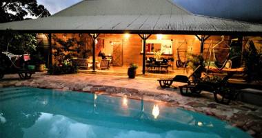 trois rivieres - maison de type t6 meublé, piscine, terrain clôturé, jardin arboré et fruitiers,