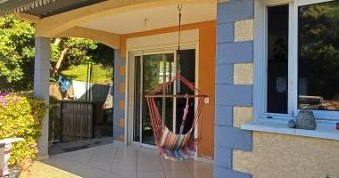 ensemble immobilier mitoyen au calme de l'entre deux 