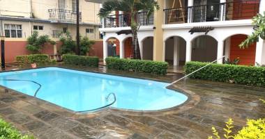 flic en flac, à louer ravissant appartement trois chambres avec piscine situé dans une résidence sécurisée au calme.