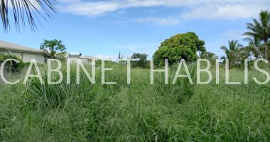 a louer - terrain de 1 896 m2 environ - saint pierre - 1 500 €