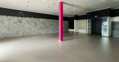 a louer - local de 180 m2 environ - saint pierre ville - 7 000 € ht