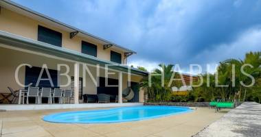 À louer - villa meublee de type t5 d'environ 113,05 m2 - saint-gilles les bains - 2 800 €