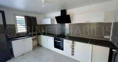 À louer -  maison de type t4 d'environ 84,13 m2 - Étang-salÉ - 1 232 €