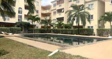 flic en flac à louer appartement deux chambres situé au troisième et dernier étages dans une résidence sécurisée au calme proche plage et commerces.