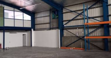 local/entrepot 600m² - sainte marie - pae la mare