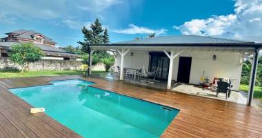 a vendre - villa f5 moderne avec piscine terrain 1005m2 secteur bonne mère