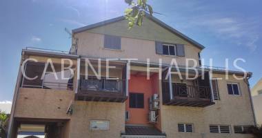 a louer - studio meublé de 27,73 m2 environ - saint-pierre - 673,58 €