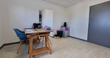 bureau + salle d'accueil et de repos 38 m2