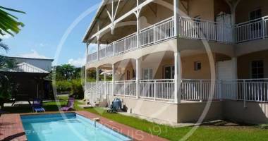 a vendre ste rose  vue mer  - opportunite de rendement locatif  917 700 €