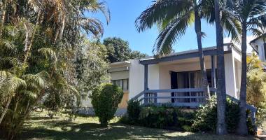 villa 6 pièces d'une superficie de 143 m2 hab sur un terrain de 851 m2