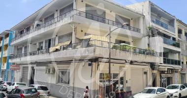 special investisseur a vendre 735 000 €  à pointe à pitre ! immeuble de 5 appartements et 4 locaux commerciaux