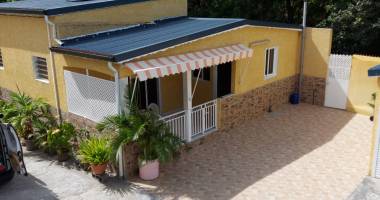 jolie villa  entierement meublee en location à moule avec capital immobilier