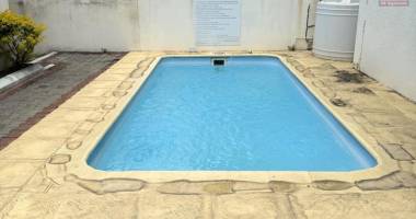 flic en flac à louer appartement 3 chambres situé au troisième étages sans ascenseur avec piscine, parking sécurisé non loin de la plage au calme.