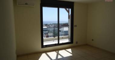 a vendre studio pour investissement locatif à ste clotilde, residence lobellia, proche toutes commodités .