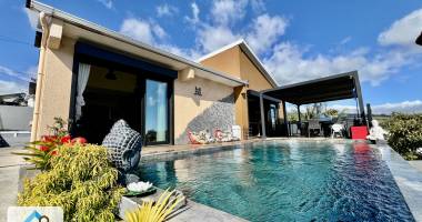 tampon 97430 - villa d'exception - moderne - piscine - beaux volumes - proche commoditÉs - cadre intimiste