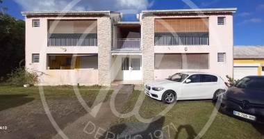 À vendre : immeuble de 4 appartements t3 à baie-mahault  740 000 €
