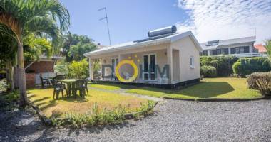 ensemble immobilier 2 chalets f3 et 2 studios sur 1850m2 de terrain avec piscine