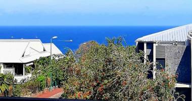 À vendre – spacieux appartement t4 avec vue océan – saint-gilles les bains