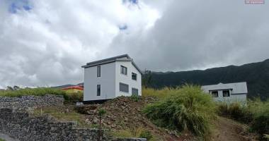 a vendre villa neuve f4 sur un terrain de 630m2 à la plaine des palmistes