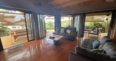 jolie maison bois neuve de type 3 avec vue mer implantée sur 246 m2 de terrain.