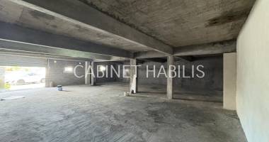 a louer - local de stockage d'environ 163 m2 - saint-pierre - 1 630 €