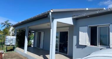 villa f4, terrasse et garage sur 424 m² petite ile  à vendre 280.800