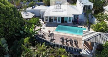 villa f5 de 169 m² - vue mer imprenable - piscine chauffée - jacuzzi