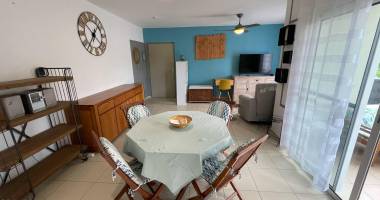 fabien teka immo vous propose en exclusivité en location un appartement t2 meublé sur mont roquefeuille à st gilles les bains, ile de la réunion