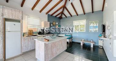 a vendre maison de type f3 avec piscine a sainte anne