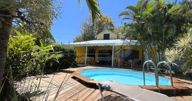 villa de charme 5 pièces avec piscine à gosier   environnement soigné